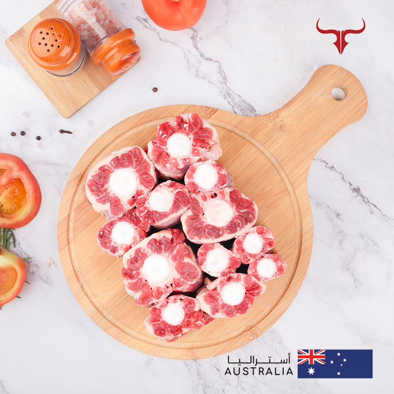 ذيل ثور لحم بقر أسترالي مُربى على العشب