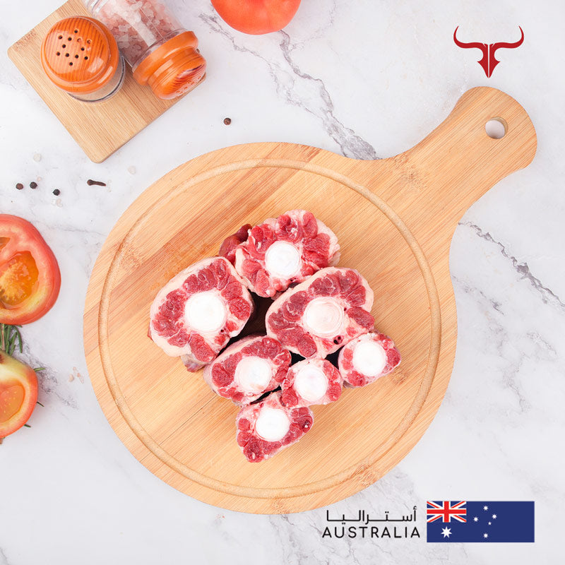 ذيل ثور لحم بقر أسترالي مُربى على العشب